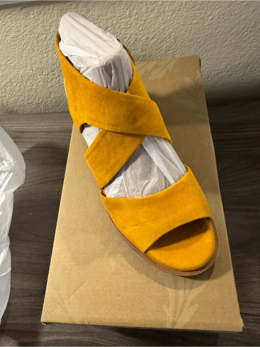 NWT Sofft Camille (RET $120) Suede Heeled Sandals, Size 6.5